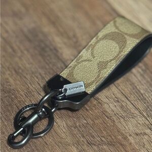 Coach Loop Keychain Key Fob In Signature Canvas men and women